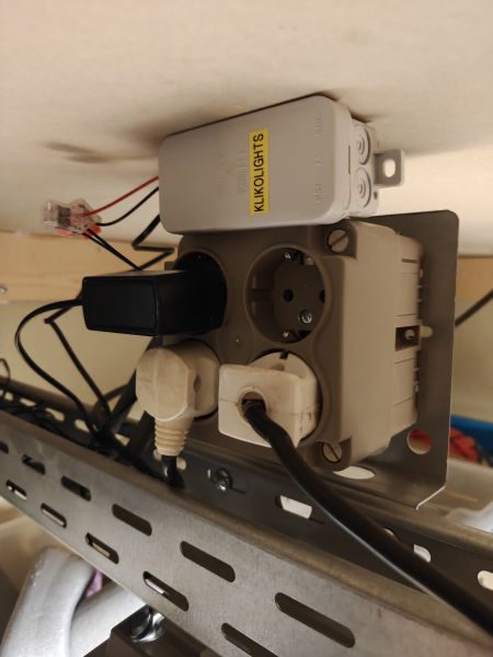 File:KlikoAI lights controller.jpg