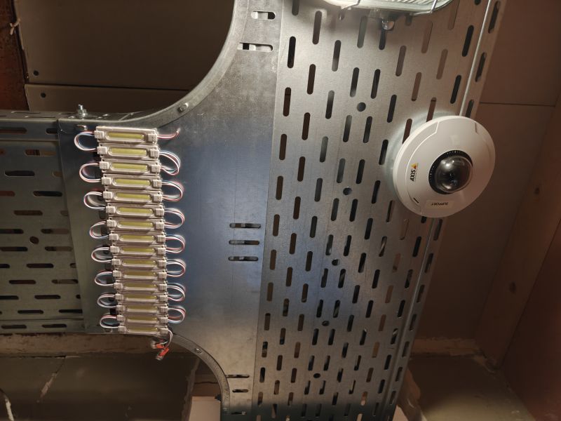 File:KlikoAI lights and camera.jpg